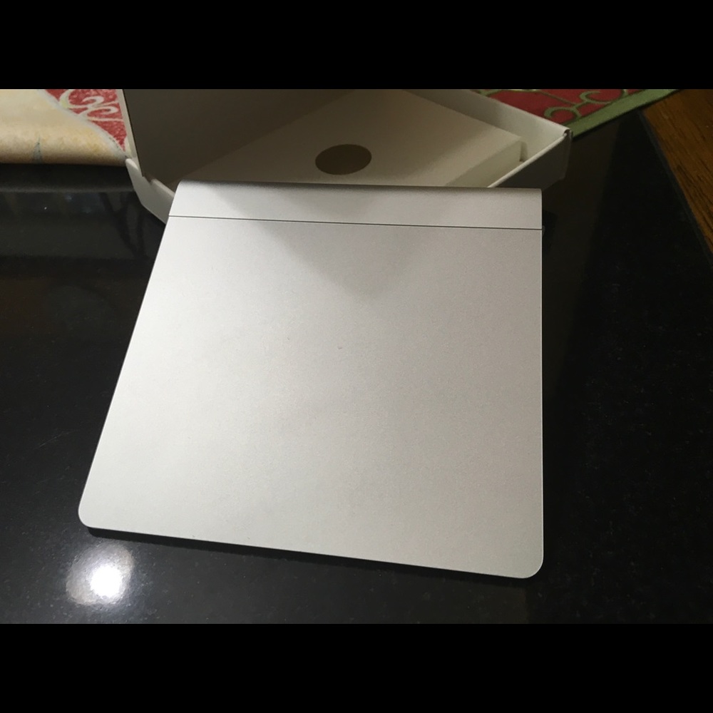 Apple Magic Trackpad - Picture 3 of 4